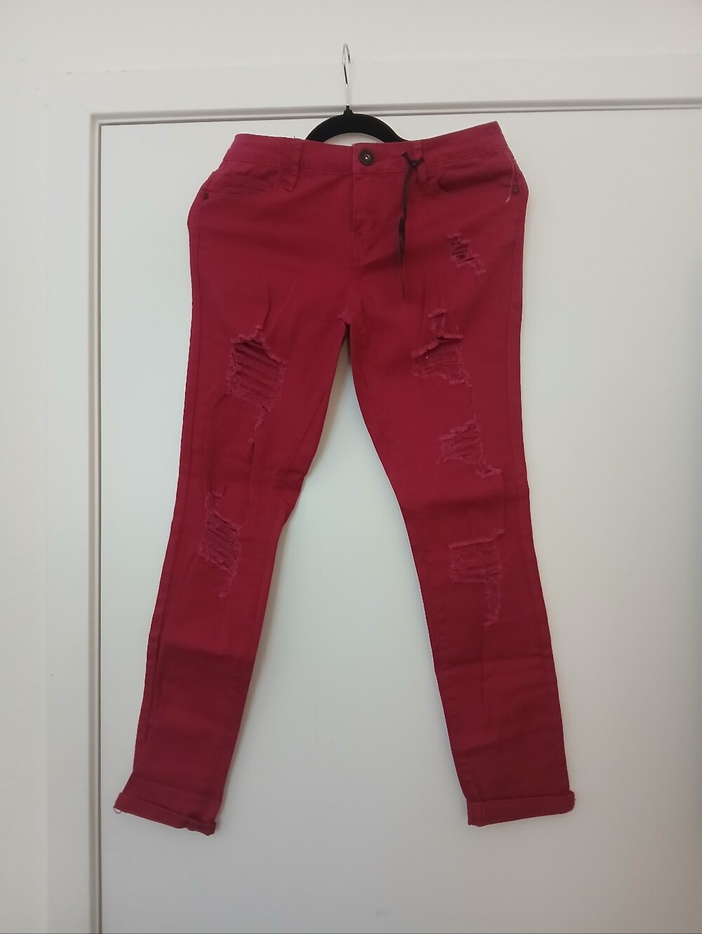 Women’s Distressed Rrasberry Skinny Jeans